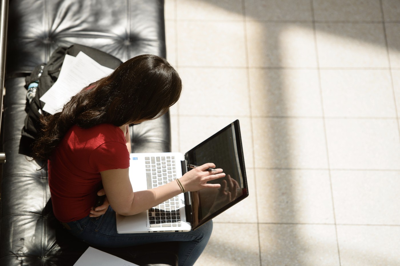 girl with laptop